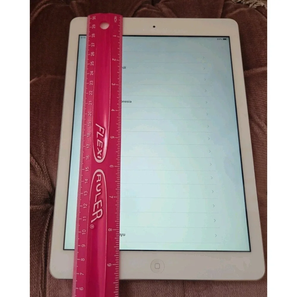 Apple iPad Air Silver A-1474 32GB 1st Gen i0S WiFi  9.7
